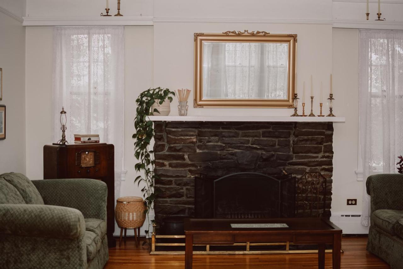 Hill Road Manor Bed & Breakfast Grand Falls-Windsor Eksteriør billede