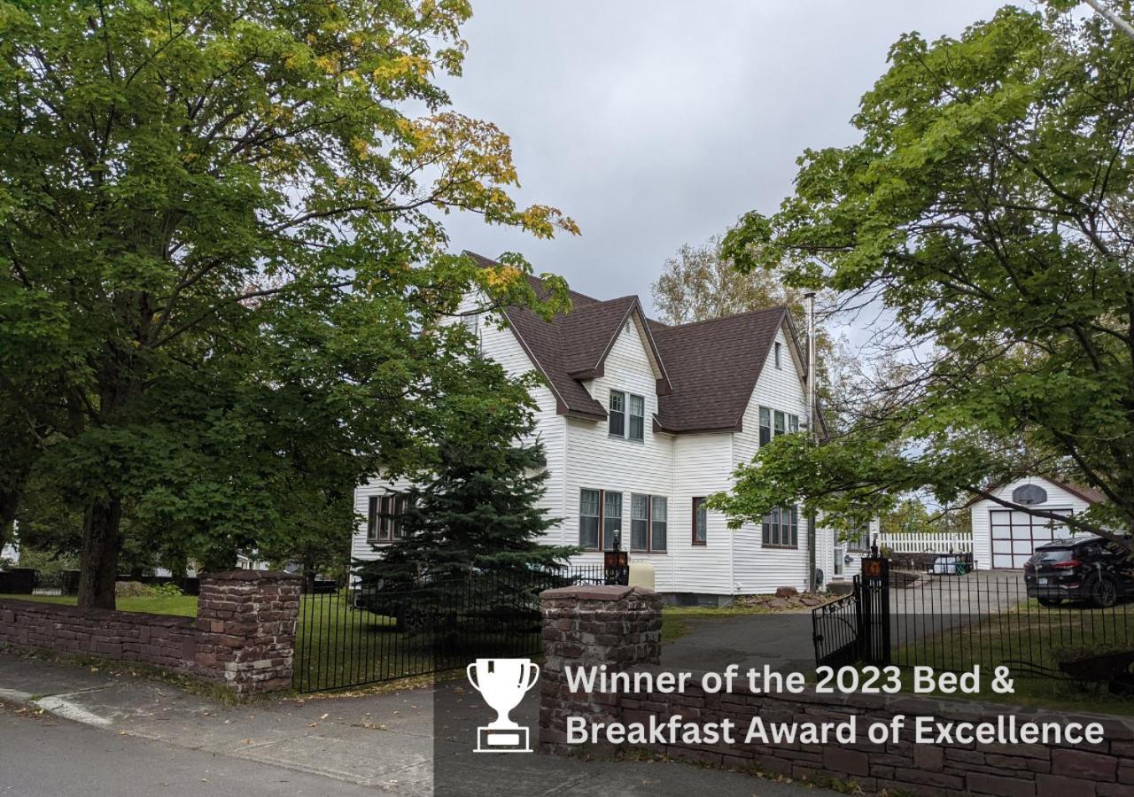 Hill Road Manor Bed & Breakfast Grand Falls-Windsor Eksteriør billede